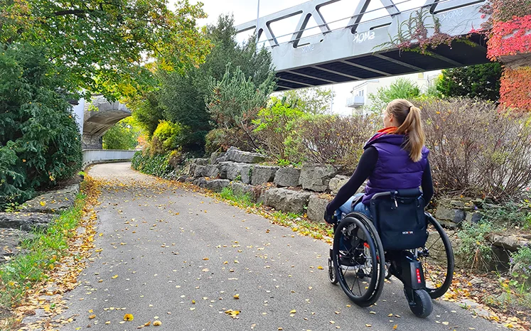 Propulsions assistées pour fauteuil roulant